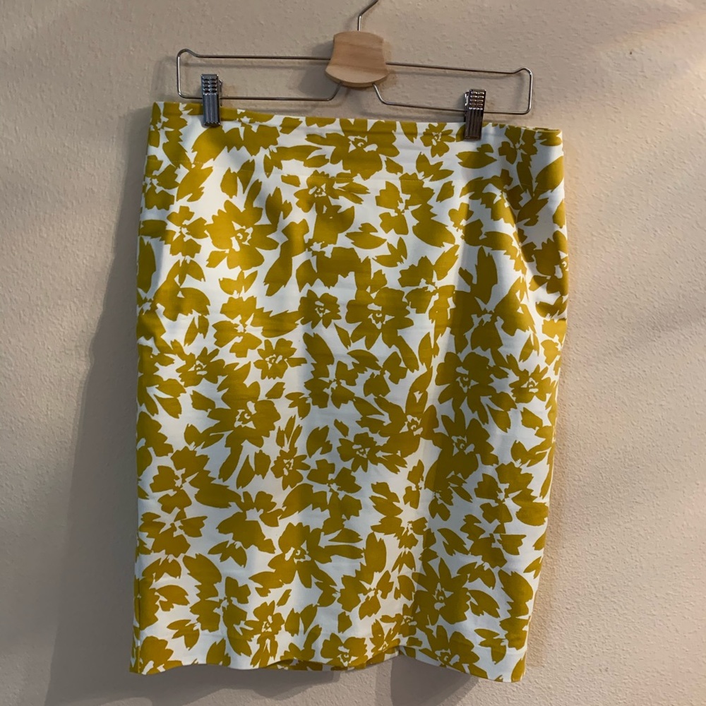 Loft skirt no tags but never worn.